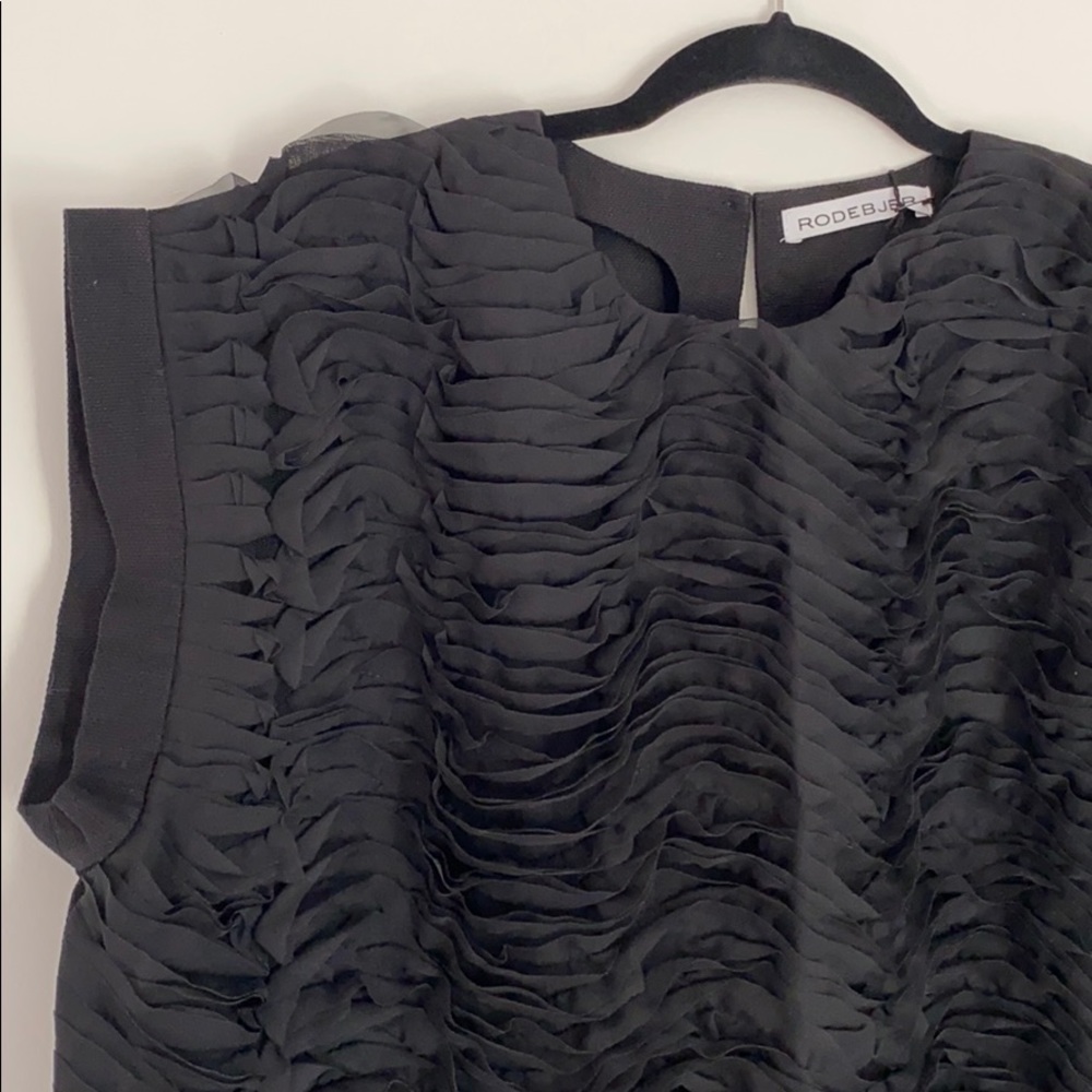 Black detailed dress